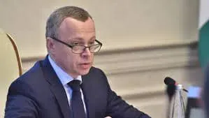 Юрия Петухова отправили в СИЗО «Лефортово», которое подчиняется ФСБ. В правительстве Новосибирской области от комментариев отказались, на сайте убрали его фамилию.