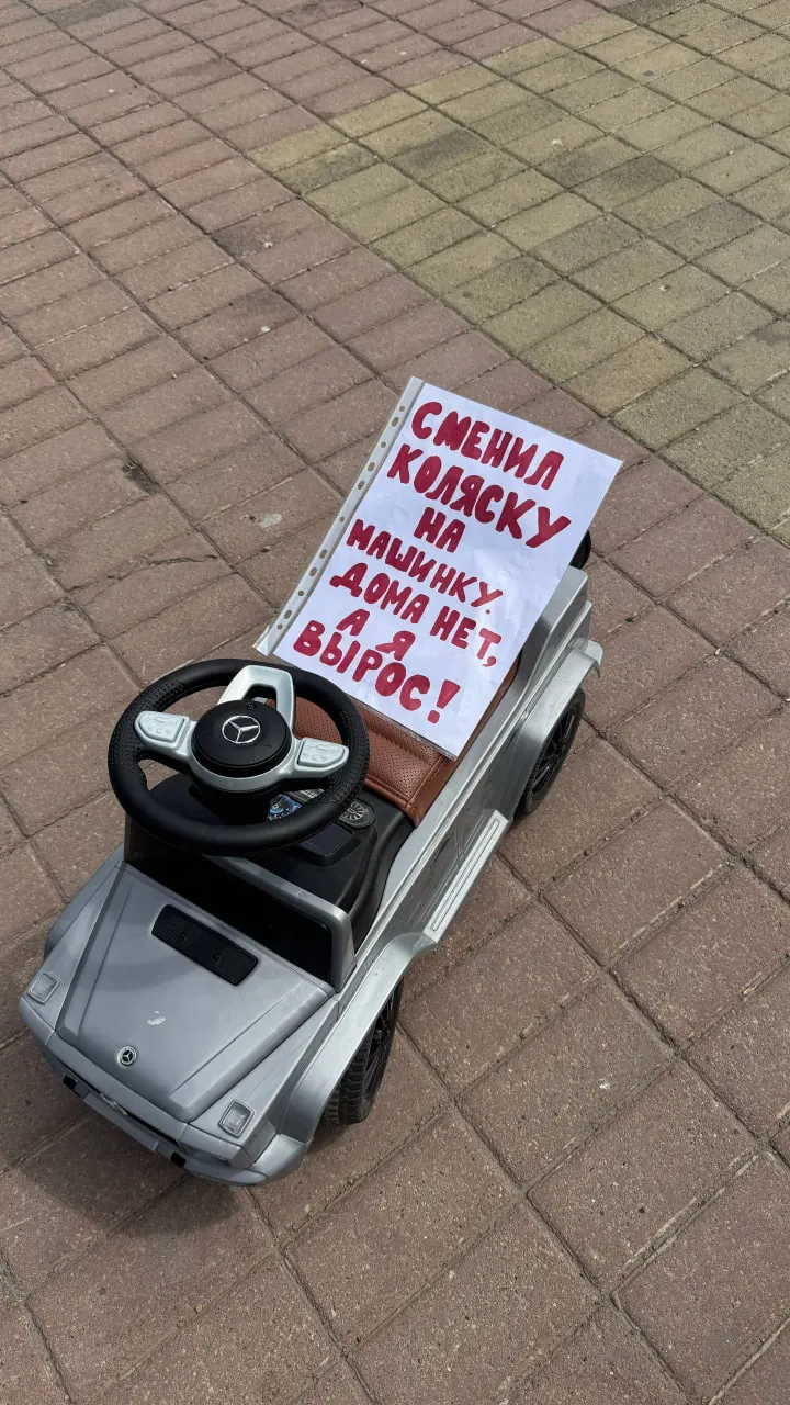 Семьи, взявшие ипотеку на строительство частных домов и оставшиеся без жилья, снова провели акцию в Иркутске. Пострадавшие обвиняют ряд местных застройщиков в присвоении средств и добиваются помощи от властей.