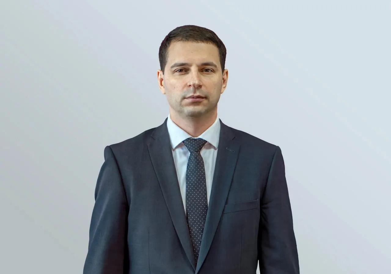 41‑летний Владимир Крушельницкий официально занял пост министра здравоохранения Краснодарского края. С мая 2026 года он исполнял обязанности руководителя ведомства.
