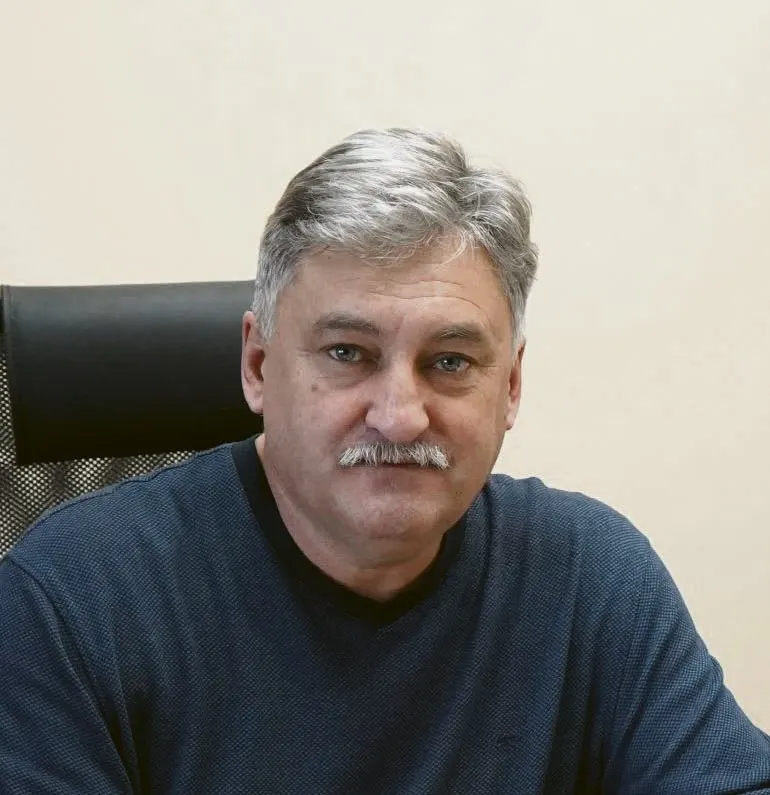 Директора муниципального предприятия подозревают в крупной растрате. Суд освободил его под запрет определённых действий: запрет на связь и контакты с участниками дела.