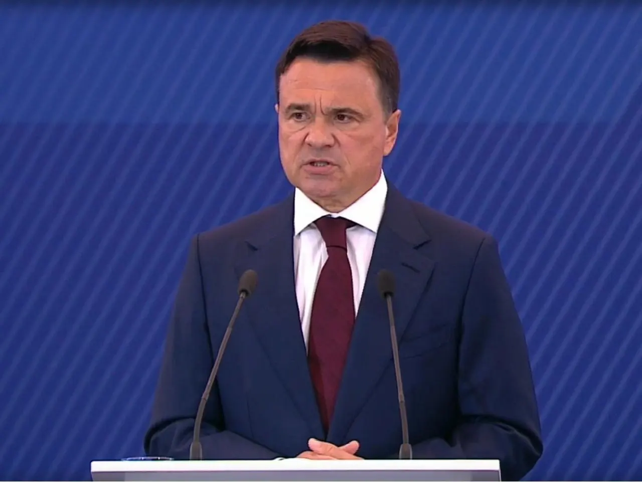 Губернатор Московской области прокомментировал жалобы жителей на алкомаркеты: их число сокращается, но магазины с продажей алкоголя всё ещё встречаются в жилых зонах. Власти предлагают переводить такие точки в «цивилизованные» места и ограничивать нестационарную торговлю.