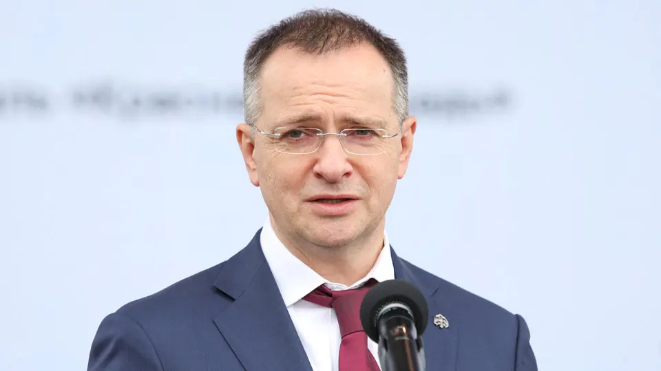 Владимир Мединский призвал усиливать госконтроль и возвращать элементы цензуры в кинопроизводстве, чтобы не тратить бюджетные средства на некачественные фильмы. Одновременно Минкульт и «Фонд кино» увеличивают поддержку патриотических проектов и фильмов о войне.