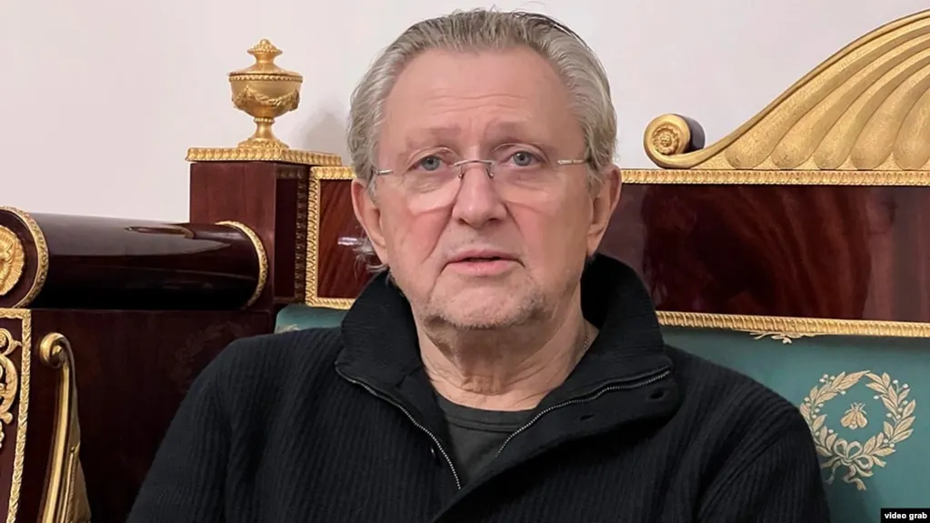 Следствие по делу об убийстве муниципального депутата Александра Петрова в основном базируется на показаниях Игоря Лыкова — участника боевых действий, вернувшегося из украинского плена. Вместе с Трабером арестованы его партнёр и двое предполагаемых исполнителей.
