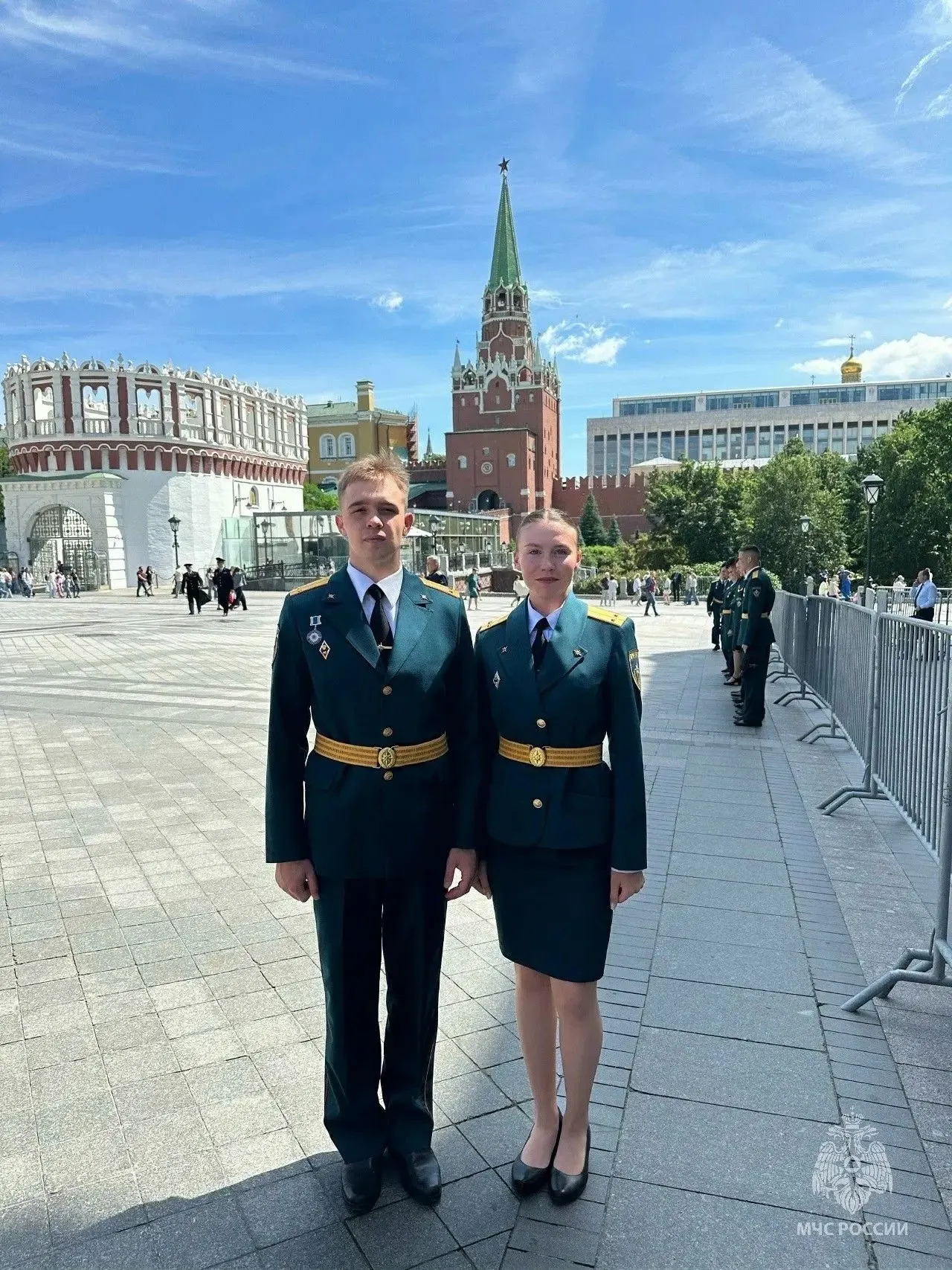 Двое выпускников лицея «Эрудит» из Рубцовска участвовали в торжественной церемонии в Георгиевском зале: более 600 выпускников ведомственных вузов получили дипломы и нагрудные знаки.