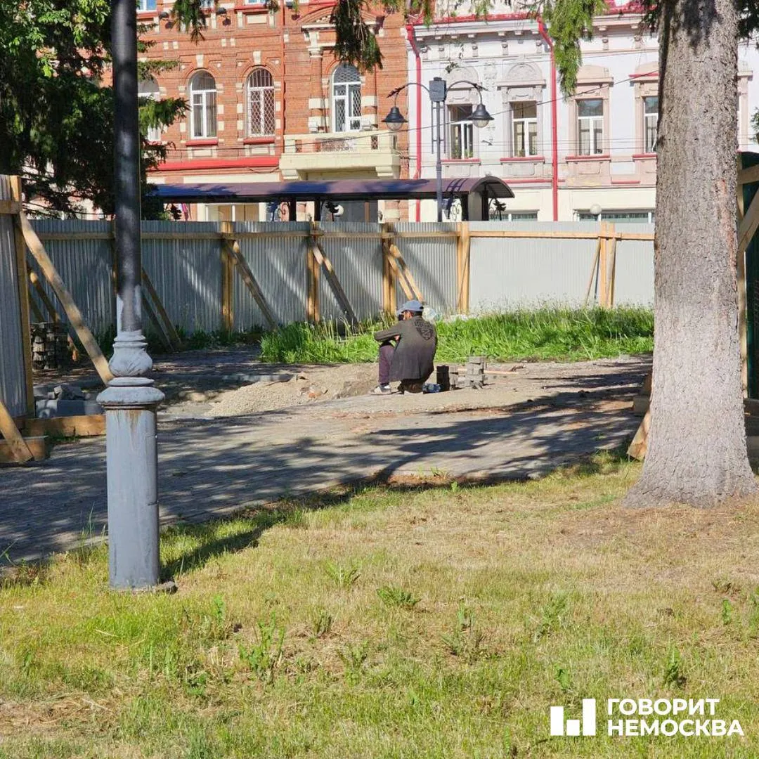 В&nbsp;Томске на&nbsp;месте Камня Скорби укладывают тротуарную плитку