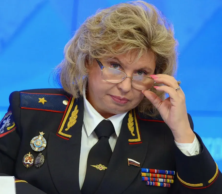 Партия власти планирует выдвинуть бывшего уполномоченного по правам человека Татьяну Москалькову без проведения праймериз. В материале — краткая биография, спорные инициативы и сообщения о нарушениях при проведении праймериз.