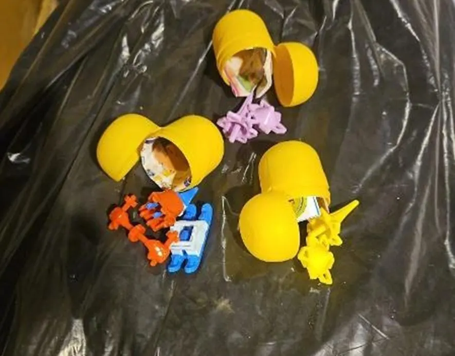 ФТС выставила на продажу партию изъятых в 2023 году игрушек KINDER: 8,5 тыс. яиц‑игрушек были выставлены 25 июня по цене 307 тыс. рублей за лот.