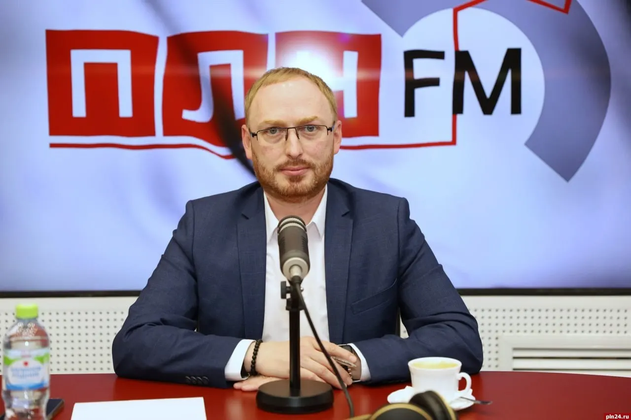 По данным источников в партии, представитель ЛДПР Антон Минаков будет баллотироваться в Государственную думу от Псковской области. В федеральный список он не вошёл.