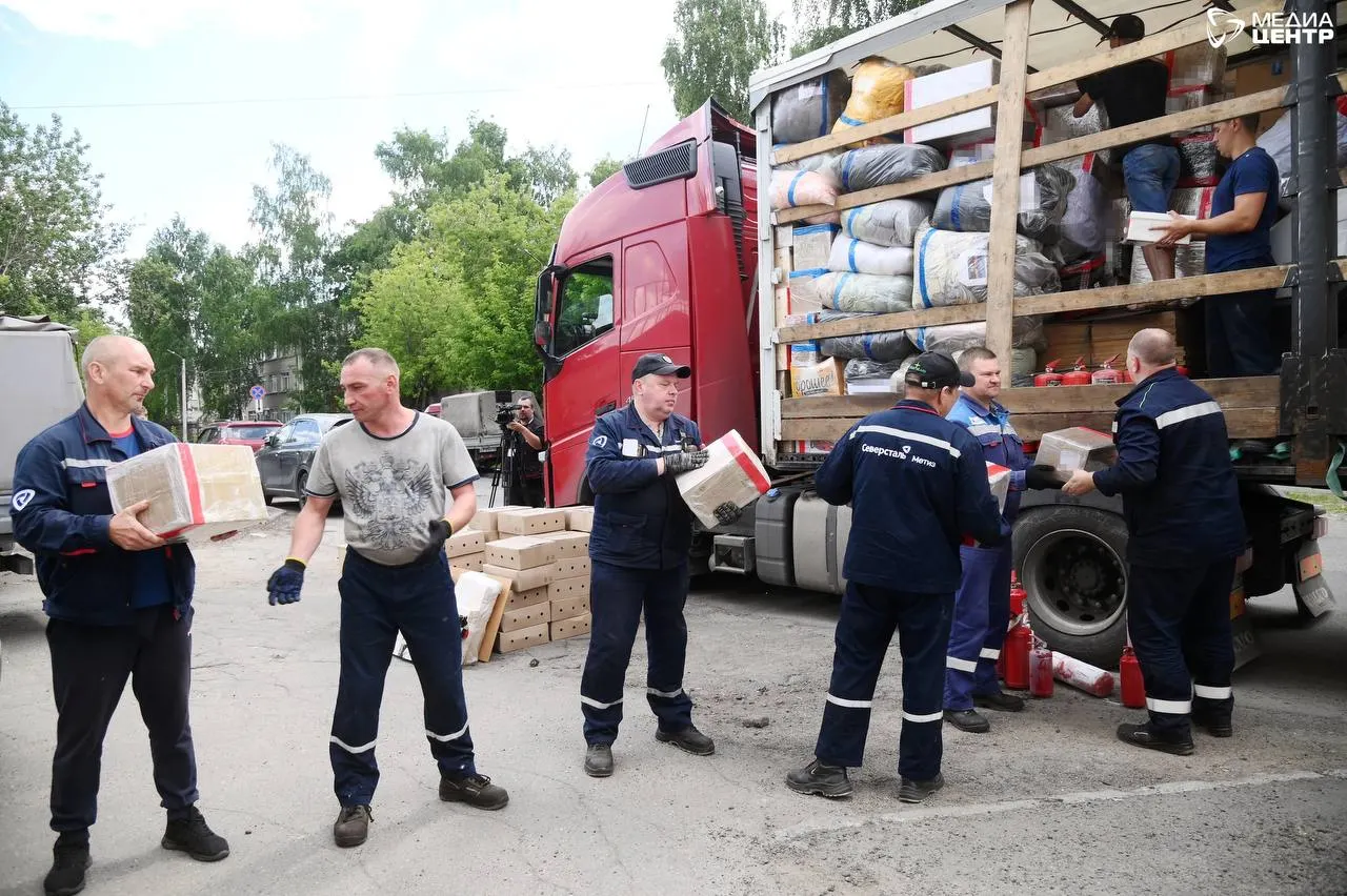 Жители Череповца собрали около 25 т груза для военнослужащих и детей Старобельска: в посылках — оборудование для Дома творчества, товары первой необходимости, продукты и материалы от местных компаний и фермеров.
