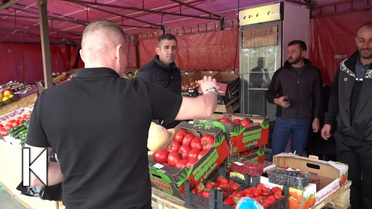 С начала июня в Тюмени сотрудники проверок изъяли свыше 200 кг продукции с уличных прилавков; по фактам составлено 25 административных протоколов. Аналогичные рейды фиксируют и в Новом Уренгое.
