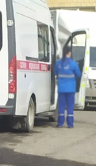 В поселке Сергиево Медвежьегорского района с 10 июня отсутствуют мобильная связь и интернет. Жители жалуются, что из‑за поломки оборудования родственники не смогли вовремя получить известия о смерти человека. Оператор связывает сбой с грозой.