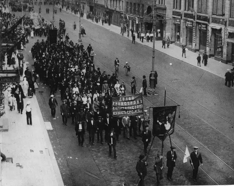 Летом 1917 года в Петрограде вышел первый партийный бюллетень бюро печати. Выпуски выходили часто, освещали первые выборы в районные думы — с высокой явкой, столкновениями в ходе агитации и победой социалистического блока.