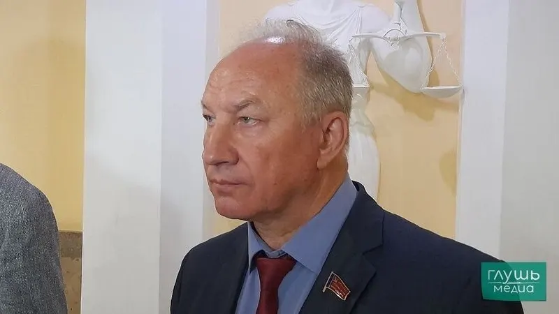 Экс‑депутат Валерий Рашкин, ранее лишённый мандата по делу об незаконной охоте, заявил, что региональное отделение КПРФ выдвинуло его кандидатом в Госдуму; решение, по его словам, было принято несколько месяцев назад и подтверждено на пленуме.