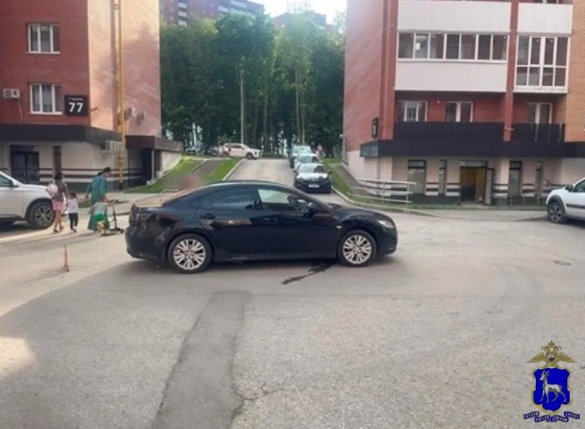 11 июня во дворе района Мехзавод водитель Mazda 6 наехал на 9‑летнего мальчика, который переходил дорогу. Ребёнку не потребовалась госпитализация — врачи назначили лечение на дому.