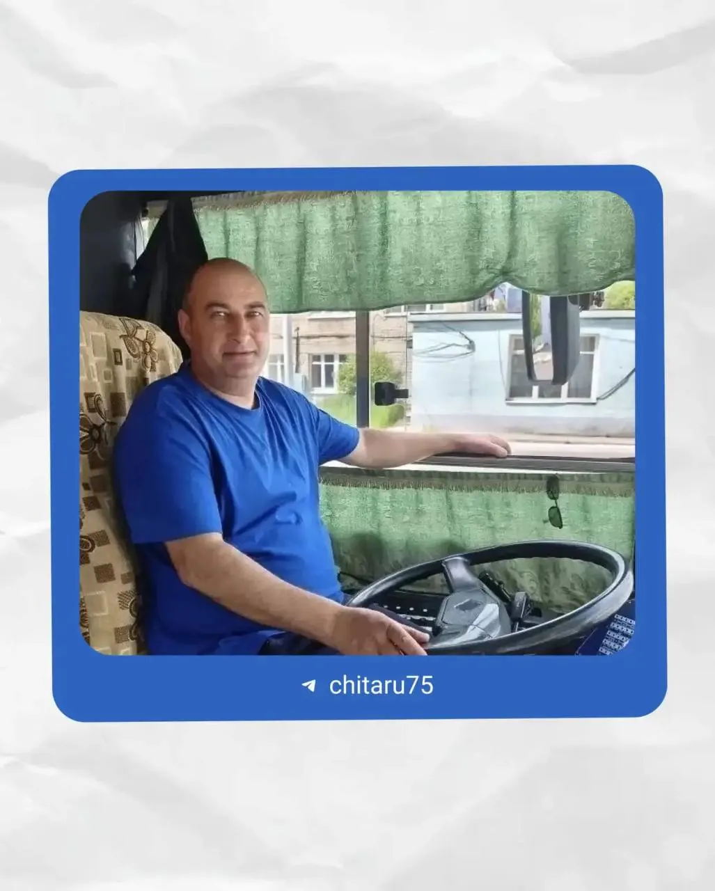 Виталий Михайлов работает на троллейбусе более 21 года — продолжает семейную династию, отмечен наградами, но главной наградой считает простое «спасибо» от пассажиров. Он рассказывает о первом рейсе, ответственности и запоминающемся случае с ДТП.