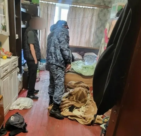 Мальчик передан в приёмную семью. Судебные приставы доставили в отдел женщину, которая ведёт маргинальный образ жизни, злоупотребляет алкоголем и уклоняется от выплат — в отношении неё составлен протокол, возможны уголовные последствия.