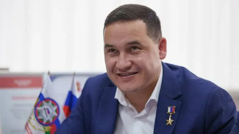 Нурсултан Муссагалеев прошёл праймериз в Оренбургской области и включён в партийный список на выборы в Госдуму. По данным украинских спецслужб, его обвиняют в похищении, пытках и убийстве мирного жителя во время операций под Бучей; губернатор региона поддержал его выдвижение.