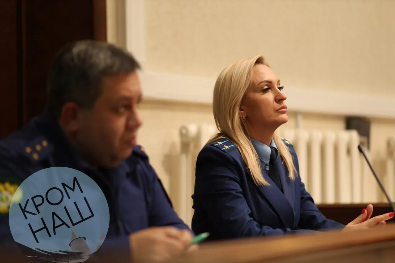 Политик заявил, что без материалов и встречи с адвокатом не готов участвовать в процессе. Судья признала видеосвязь допустимой и дала полчаса на обсуждение отвода прокурора.