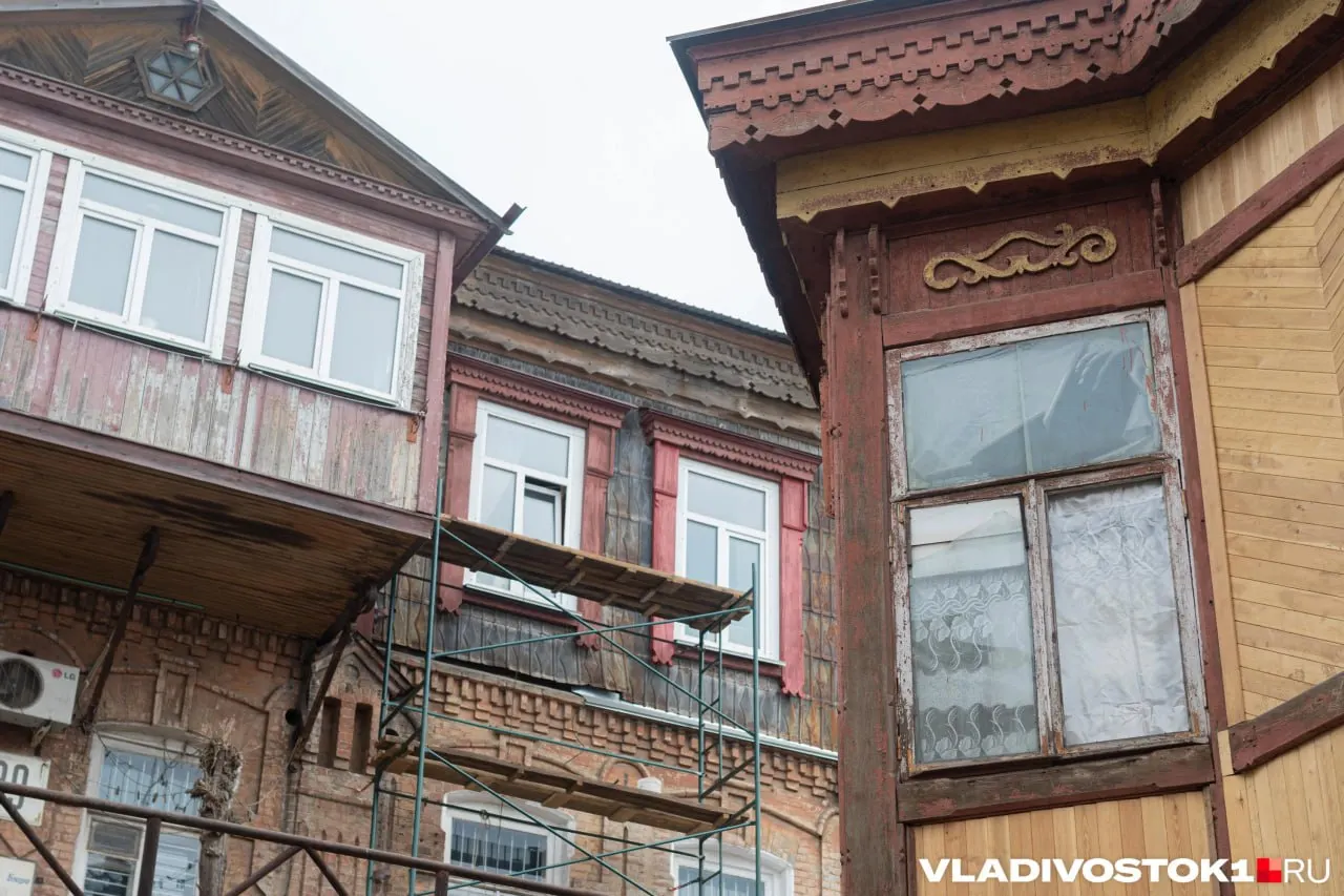 Приморский краевой суд отменил предписание инспекции и признал дом 1887 года выявленным объектом культурного наследия — решение препятствует планам сноса и застройки под новый жилкомплекс.
