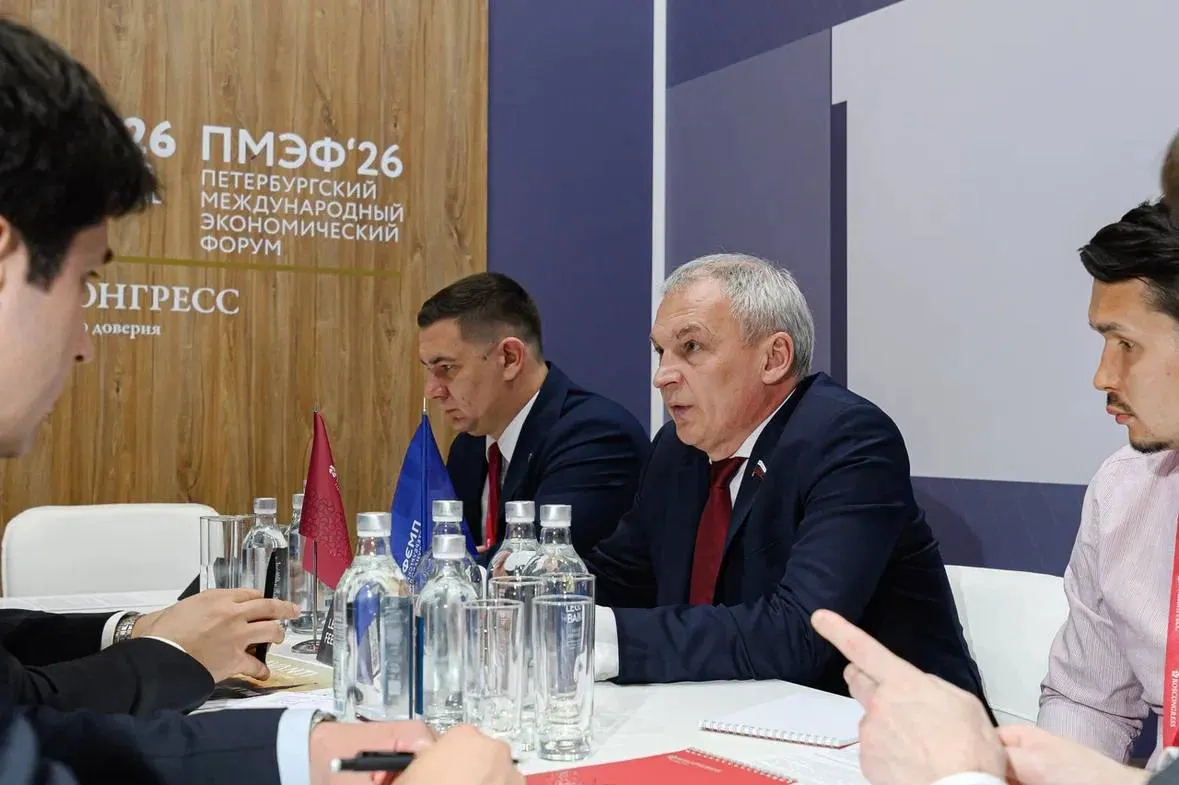 Депутат Госдумы Юрий Григорьев предложил направлять пациентов в частные клиники по полису ОМС, если в государственной поликлинике нет талонов или нужного специалиста. По его мнению, дополнительные расходы подтолкнут органы к наведению порядка в здравоохранении.