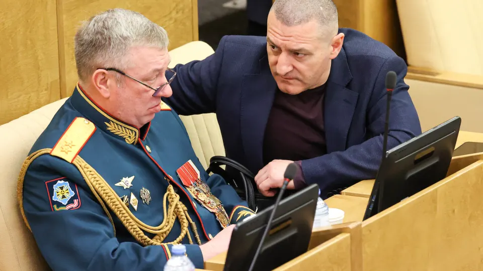 Депутат Госдумы предупредил о риске новой масштабной мобилизации этой осенью вследствие провала наступления, больших потерь и проблем с дронами противника. Аналитики также рассматривают сценарии усиления мер со стороны властей.