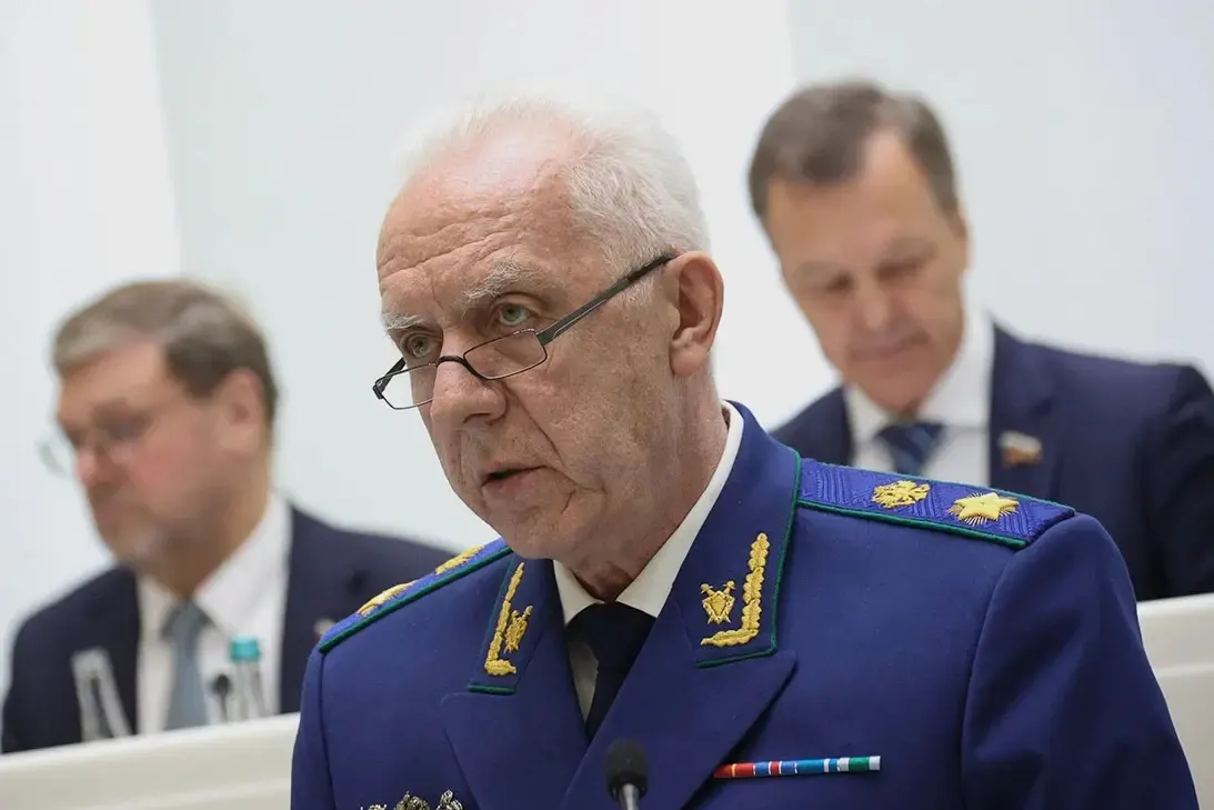 Совет ЕС включил в санкционный список 15 физических лиц и одну организацию, указав на их причастность к преследованию и гибели Алексея Навального; меры предусматривают заморозку активов и ограничение доступа к финансам в ЕС.