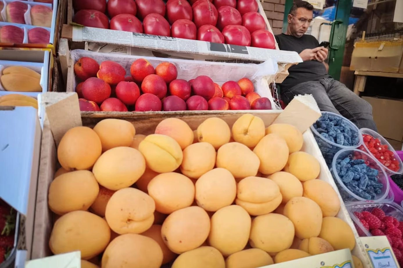 Еврокомиссия планирует снизить таможенные пошлины на продовольственные и сельскохозяйственные товары из Армении, чтобы компенсировать убытки от российских запретов, охватывающих около €420 млн в год.