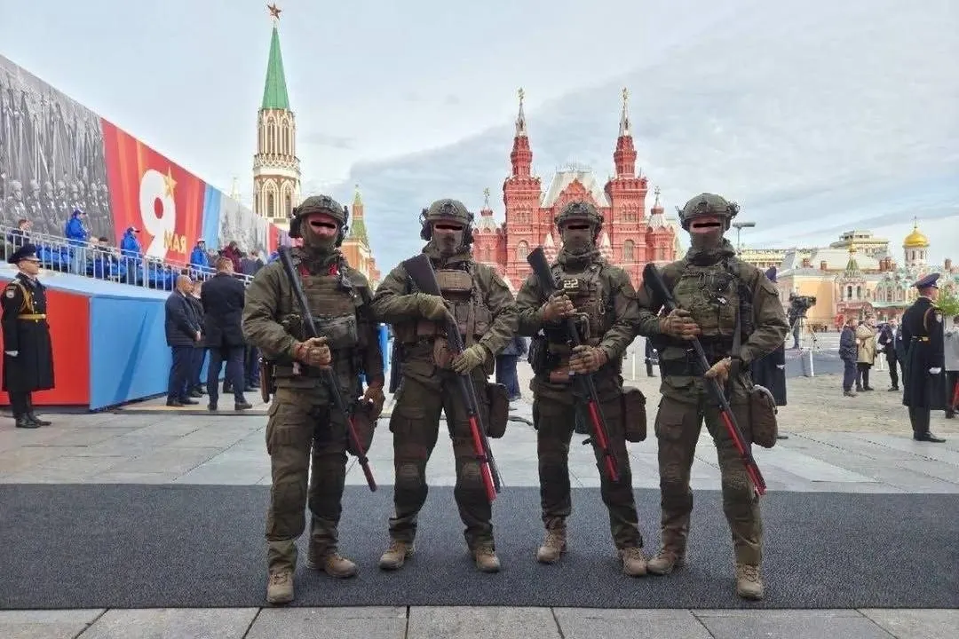 Документы показывают, что в 2022 году президент Beretta состоял в руководстве российского импортерa «Русский Орёл», через который в страну попало 3919 единиц оружия — от охотничьих ружей до снайперских винтовок и армейских дробовиков. Поставки продолжались вопреки санкциям, последние партии оформлялись в 2026 году.
