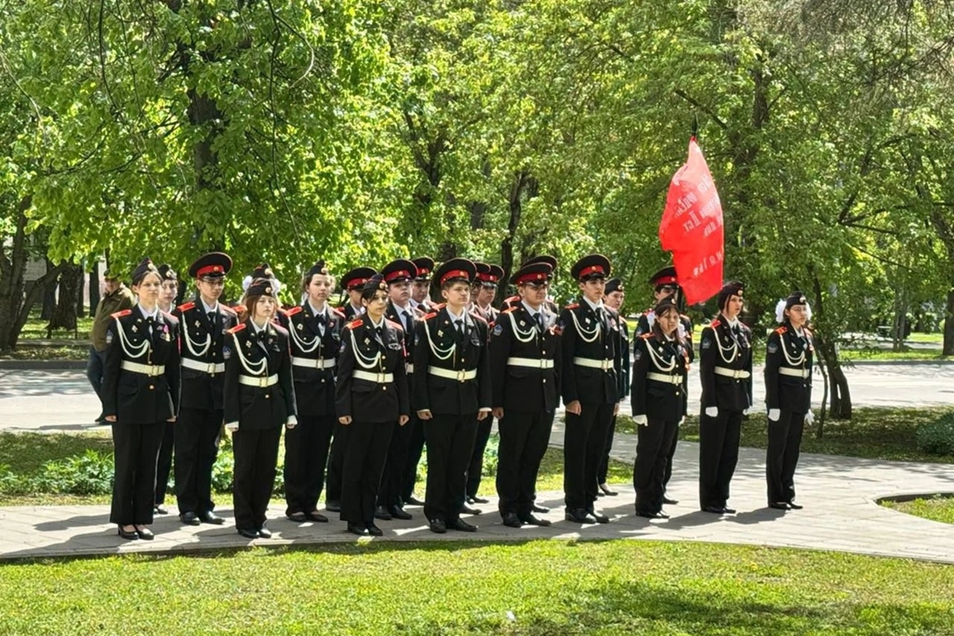 Центр информационной поддержки получил грант на организацию 18 мини‑парадов для юбилеев участников СВО и ветеранов других локальных конфликтов; в проектах примут участие не менее тысячи человек, а лучшие мероприятия будут отмечены призами.