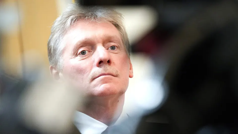 Пресс‑секретарь президента рассказал, что видеообращение Александра Лунина ещё не просмотрено. В нём ветеран жалуется на жестокое обращение командиров, вымогательство и предупреждает о возможном бунте военных, если жалобы проигнорируют.