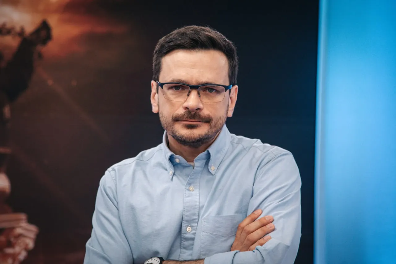 На съезде новой партии её лидер назвал три ключевые ценности — свободу, справедливость и справедливое общественное устройство — и заявил о намерении вернуть влияние в России.