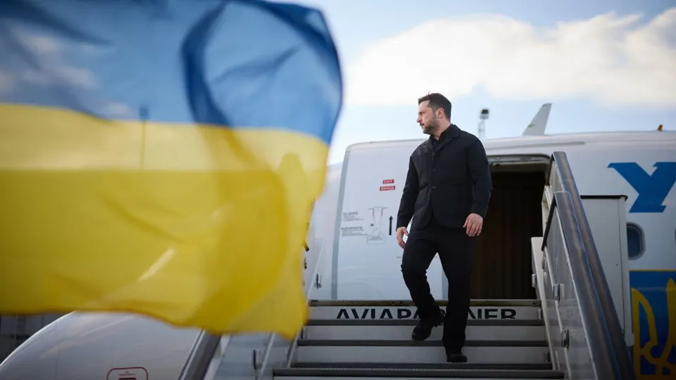 В ночь на 18 июня по столице была нанесена крупная дрон-атака: на подлёте к Москве сбили 194 беспилотника. Президент Украины назвал эти удары ответом на российские обстрелы и призвал начать дипломатические переговоры. Под ударами оказались нефтеперерабатывающий завод и крупные торговые объекты.