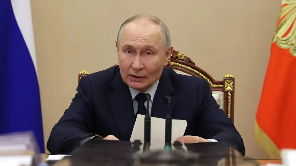Президент прокомментировал падение инвестиций на 14,3% в I квартале и заявил, что ситуация находится под контролем. Правительство отмечает сдержанность вложений из‑за макроэкономических факторов, низкой прибыли и высоких ставок, а бюджетные возможности по стимулированию ограничены.