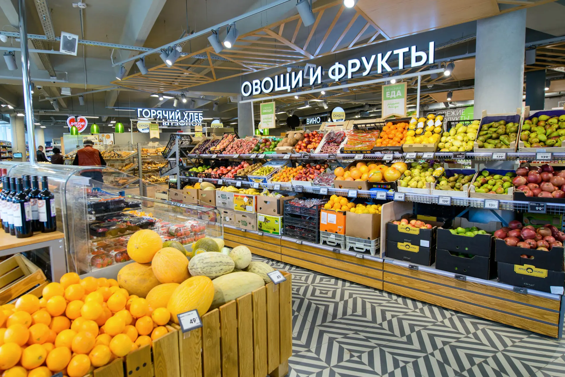 В IV квартале 2025 года семьи с тремя и более детьми тратили на продукты 42,2% доходов. Рост цен и НДС увеличил расходы на питание и вынудил экономить на образовании и развлечениях.