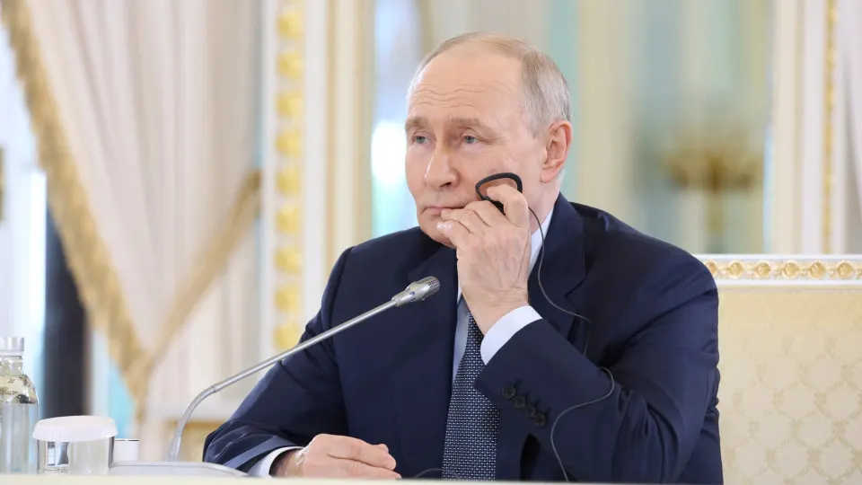 На Петербургском экономическом форуме президент заявил о развитии и дальнейшем совершенствовании систем ПВО и готовности делиться наработками с партнёрами. Заявления прозвучали на фоне рекордной волны атак беспилотников по нефтеперерабатывающей и логистической инфраструктуре, что привело к снижению загрузки НПЗ.