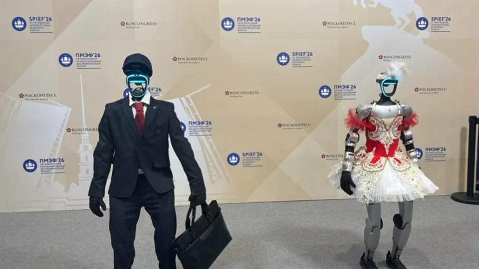 Ведомство выступает за введение требования базовой компетенции по работе с ИИ для госслужащих и систему подтверждения навыков для учителей. Планируется запуск программ повышения квалификации, чтобы педагоги не отставали от учащихся, массово использующих ИИ-ассистентов.