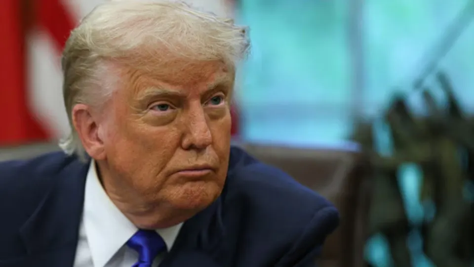 На закрытых переговорах на саммите G7 президент США заявил, что поддержит Украину и усилит давление на Россию при условии участия европейских союзников в очистке Ормузского пролива; лидеры G7 заявили о намерении ужесточить санкции против сектора нефтегазовой отрасли и нарастить поставки средств ПВО в Украину.