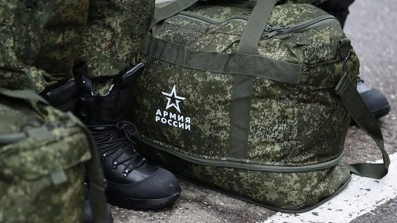 Муниципальное предприятие заключило контракт с ИП на подбор пяти кандидатов для службы по контракту — по 240 тыс. рублей на человека. В регионах всё чаще привлекают гражданские организации и учебные заведения к поиску контрактников.