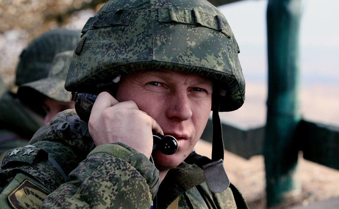 Бывшему командиру 44-го армейского корпуса инкриминируют получение 4 млн руб. от основателя ЧВК «Ястреб» за предоставление руководящих полномочий, которые затем использовались для мошенничества с выплатами военнослужащим; оба фигуранта заключили досудебные соглашения.