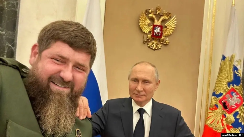 Дмитрий Муратов направил в правоохранительные органы заявления о проверке высказываний ряда российских чиновников, в том числе Рамзана Кадырова и Дмитрия Медведева, которые, по его мнению, содержат публичные призывы к агрессии и угрозы применением ядерного оружия.