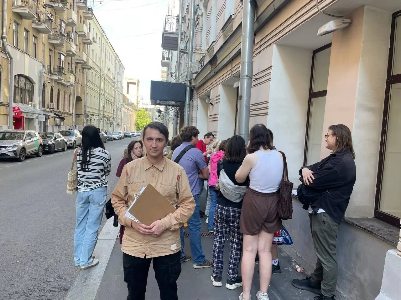 В районе Крылатское в Москве задержали несколько человек во время общественной проверки трассы для маунтинбайка. Среди задержанных — муниципальный депутат и кандидат в Госдуму Андрей Гулько. Причины и число задержанных уточняются.