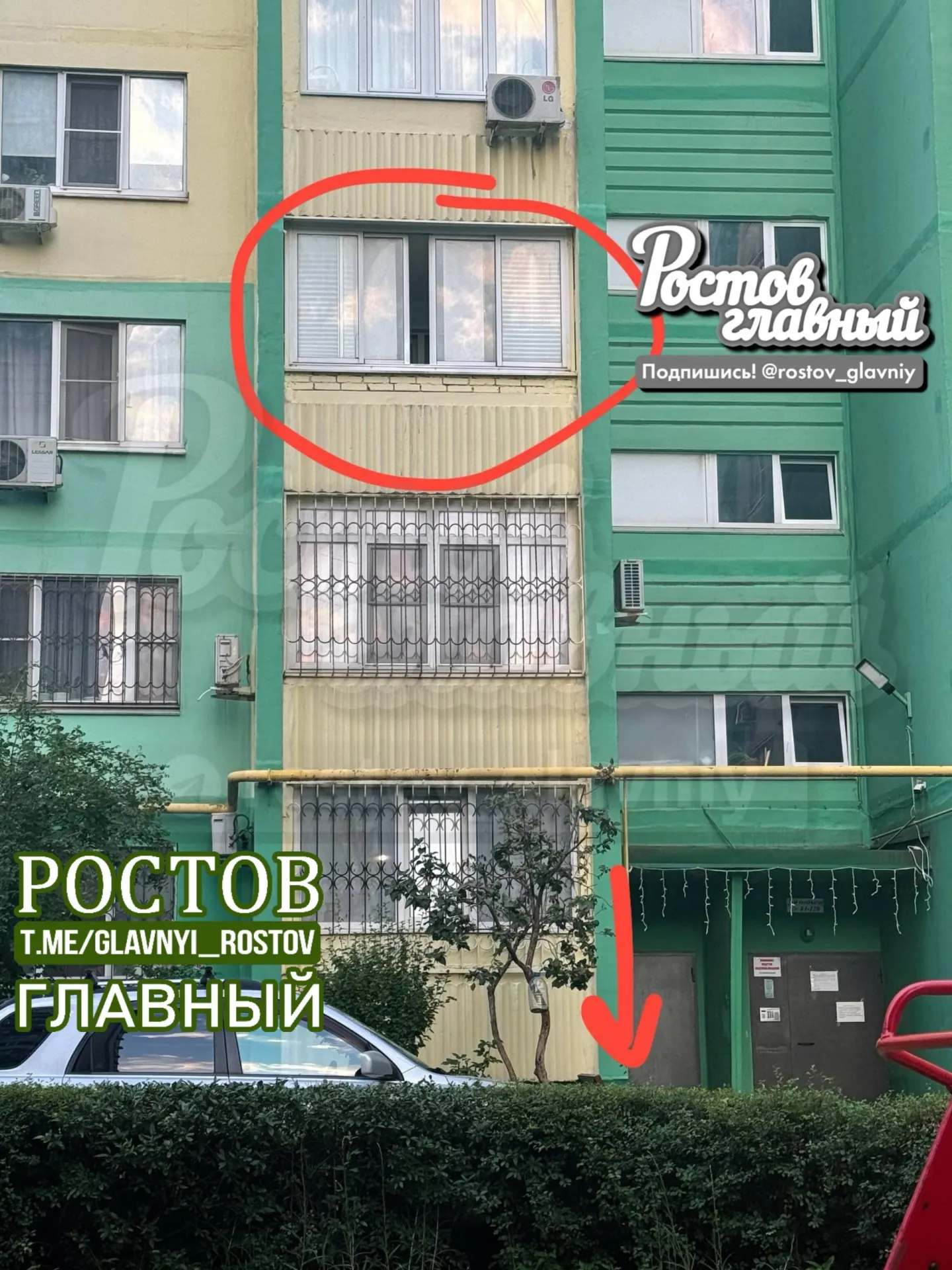 Жительница указала конкретный адрес и рассказала, что мужчина постоянно курит на балконе, а затем целенаправленно плевал в проходящих мимо людей.