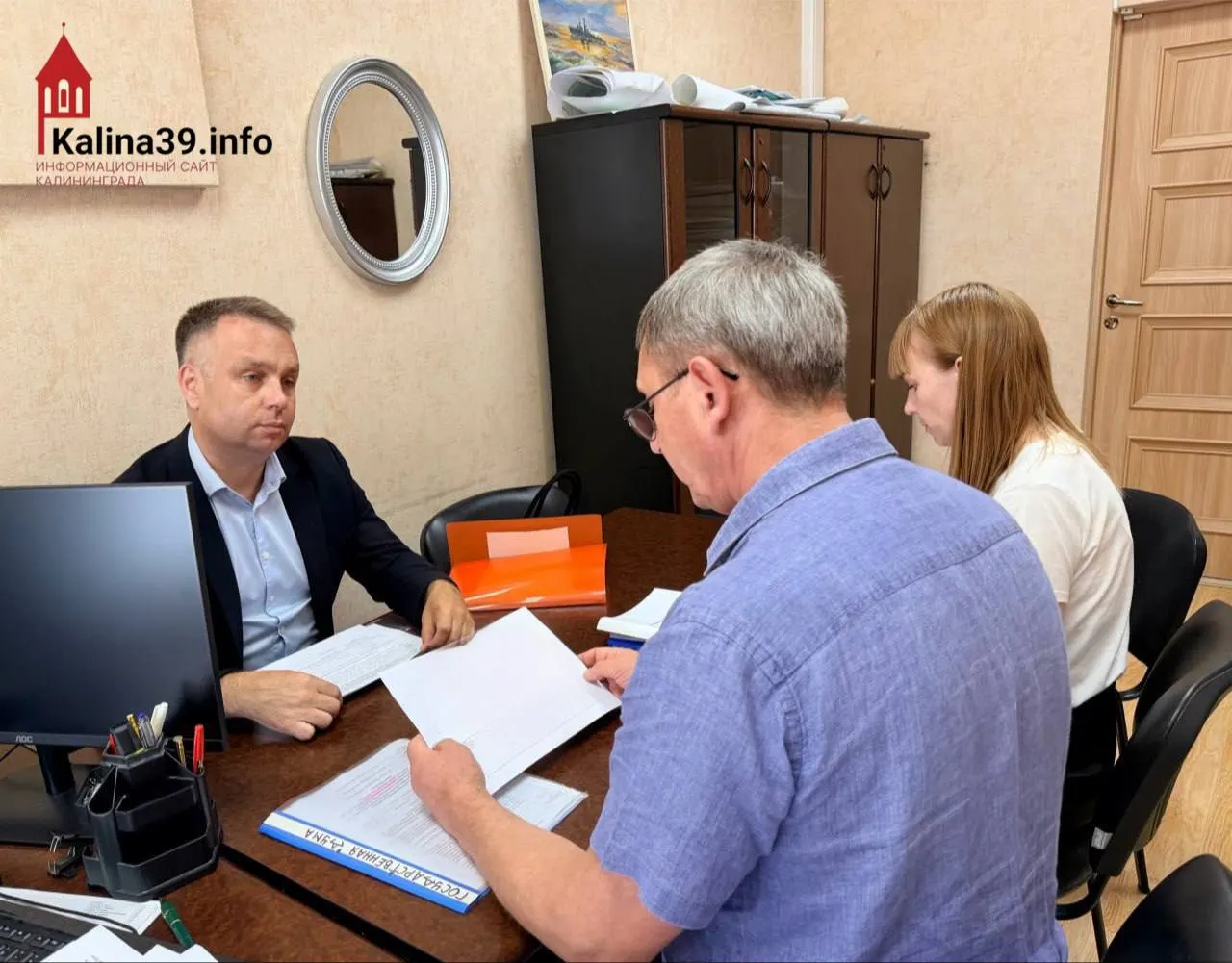 Против кандидата составили протокол о демонстрации «экстремистской символики». При задержании использовали сирену и проблесковые маячки; дело передано в Ленинградский районный суд Калининграда.