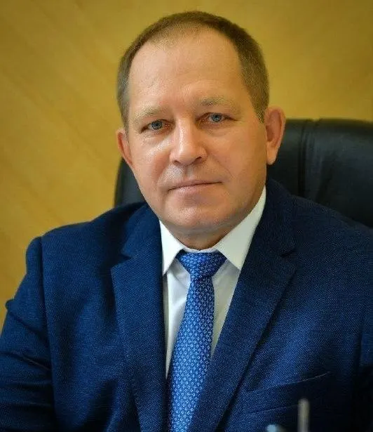 Владимира Дмитриева поместили в СИЗО по подозрению в получении крупной взятки; совет директоров расторг с ним трудовой договор, временно руководит Пётр Храмых.