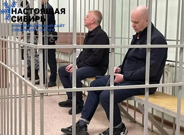 Логинова обвиняют в получении взяток по четырём эпизодам на общую сумму почти 265 млн рублей. В деле также фигурируют его бывший заместитель и трое посредников.