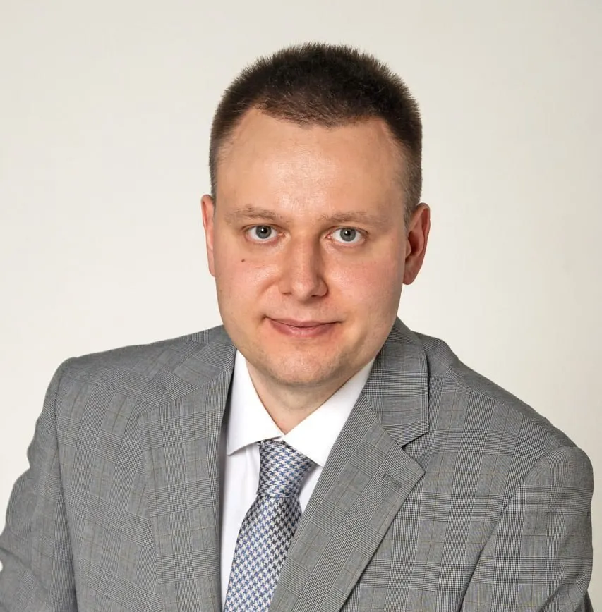 Врио министра науки и высшего образования региона Марк Шлеенков назначен помощником губернатора по вопросам кадрового обеспечения экономического и промышленного секторов.