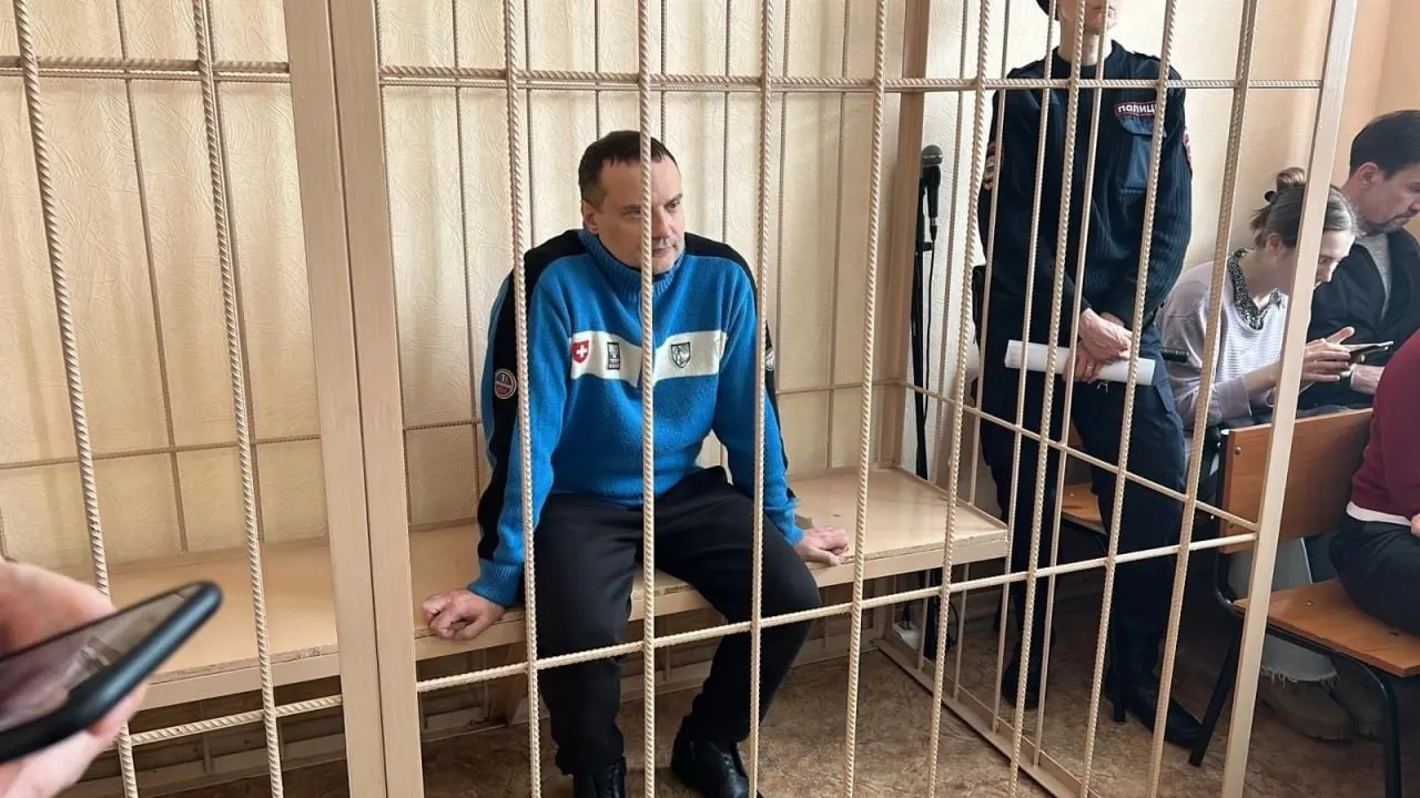 Денис Архипов после апелляции прокуратуры отправлен в исправительную колонию; защита обжалует приговор.