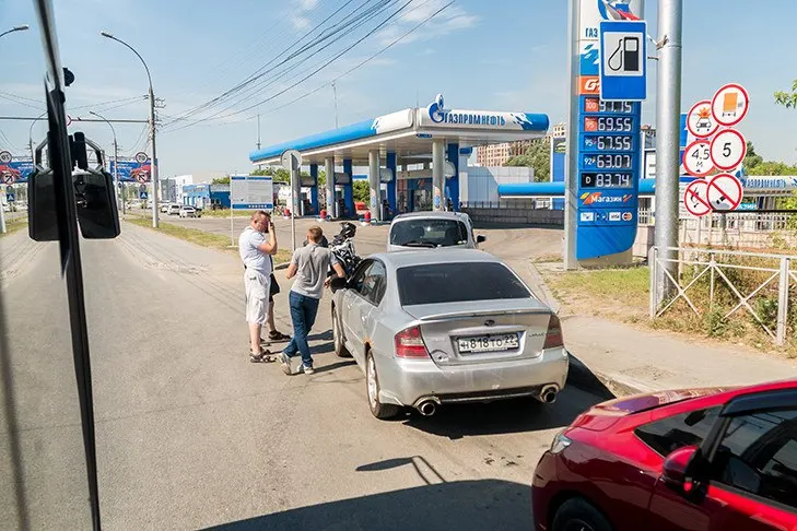 Прокуратура инициировала законопроект, ограничивающий продажу моторного топлива лицам до 18 лет — мера мотивирована желанием снизить ДТП и предотвратить вовлечение подростков в террористические преступления.