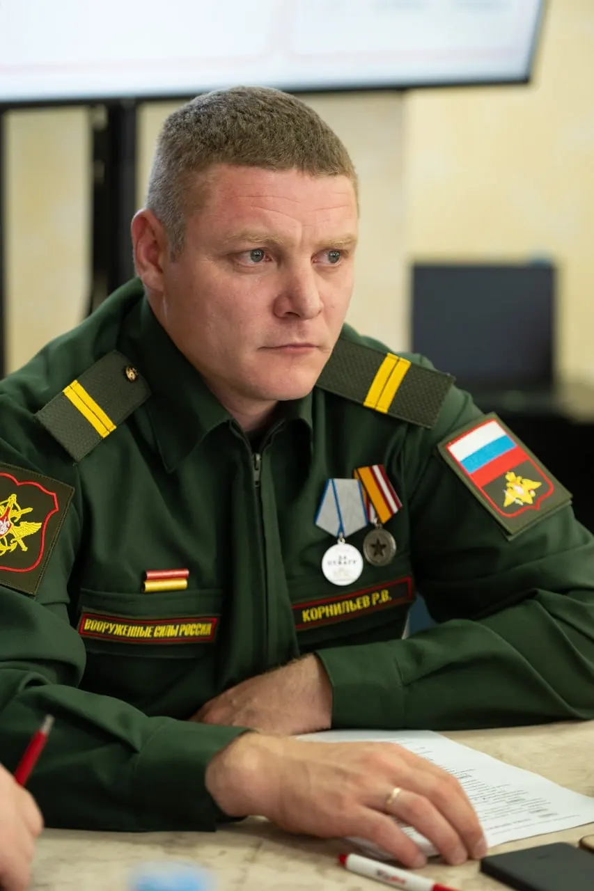 Руслан Корнильев, получивший тяжёлое ранение в ходе СВО и утративший ноги, стал советником главы Воткинска по ГО и ЧС, патриотическому воспитанию и адаптации ветеранов.