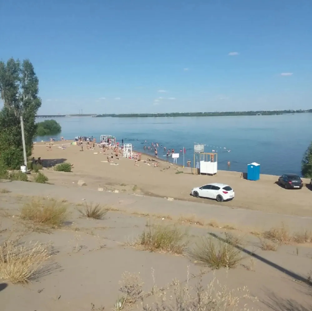 В Тракторозаводском районе на Нижнем Тракторном сегодня днем утонул десятимилетний ребенок. Спасатели искали мальчика около получаса, извлекли из воды спустя полтора часа. Администрация отмечает, что пляж предназначен для отдыха, а не для купания.
